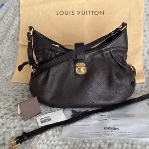 🔥Sale. Authentic Louis Vuitton Mahina XS Bag